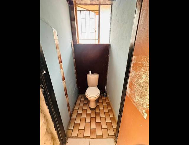 20 BEDROOM HOUSE FOR SALE IN BEDWORTH PARK